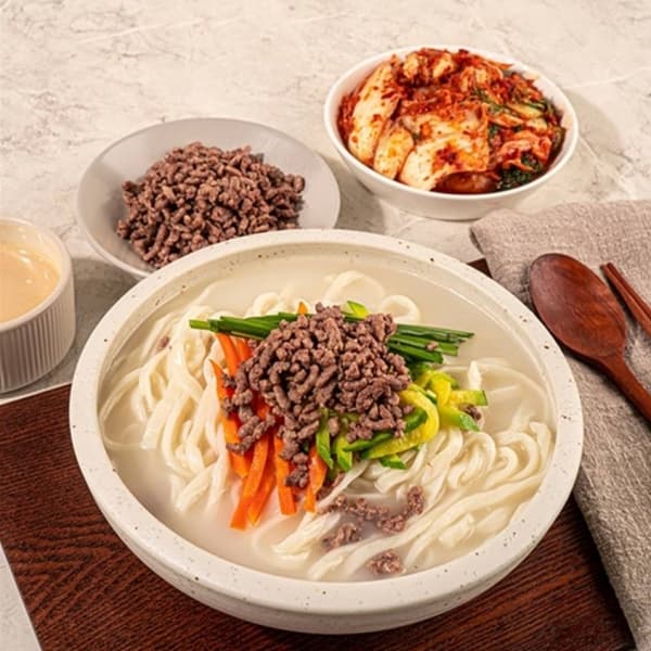 명동 칼국수 10인분 세트(생칼국수면 2kg＋칼국수소스 13g×10개) 옵션 이미지
